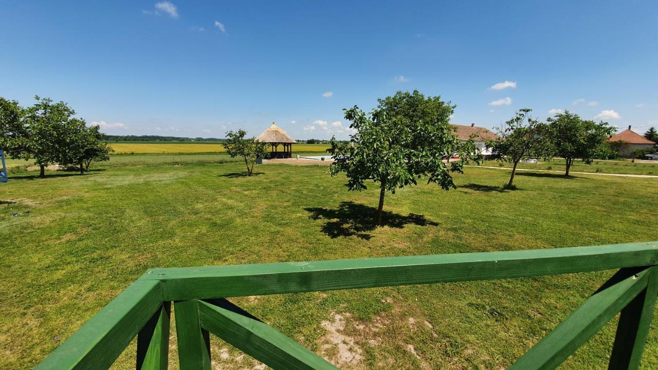 Tisza White House Bed & Breakfast Tiszaszolos Exterior foto