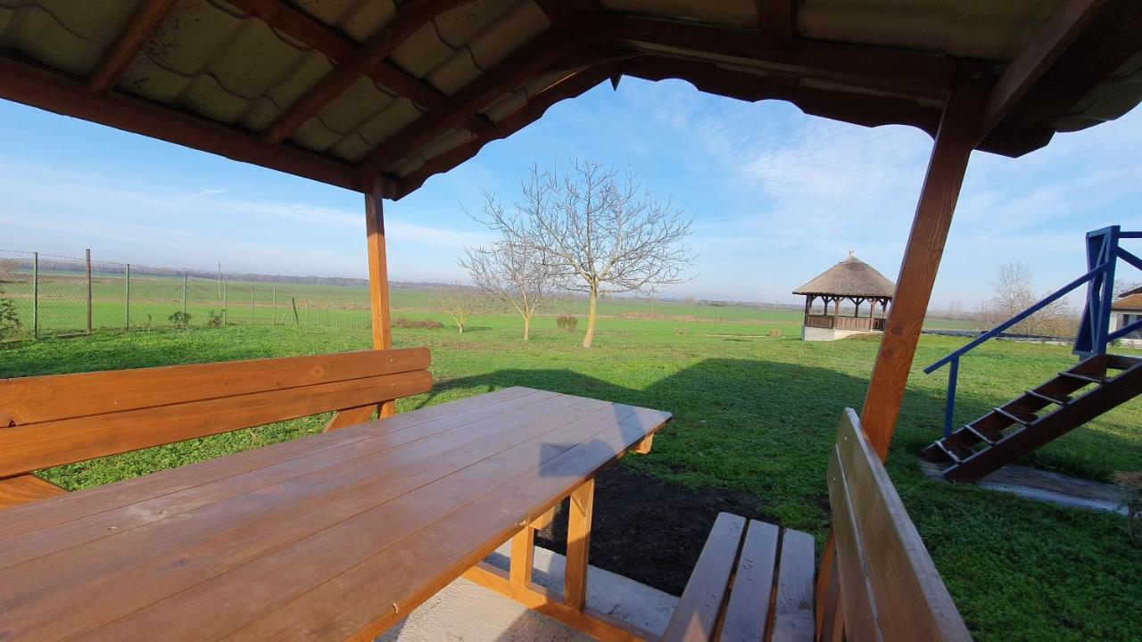 Tisza White House Bed & Breakfast Tiszaszolos Exterior foto